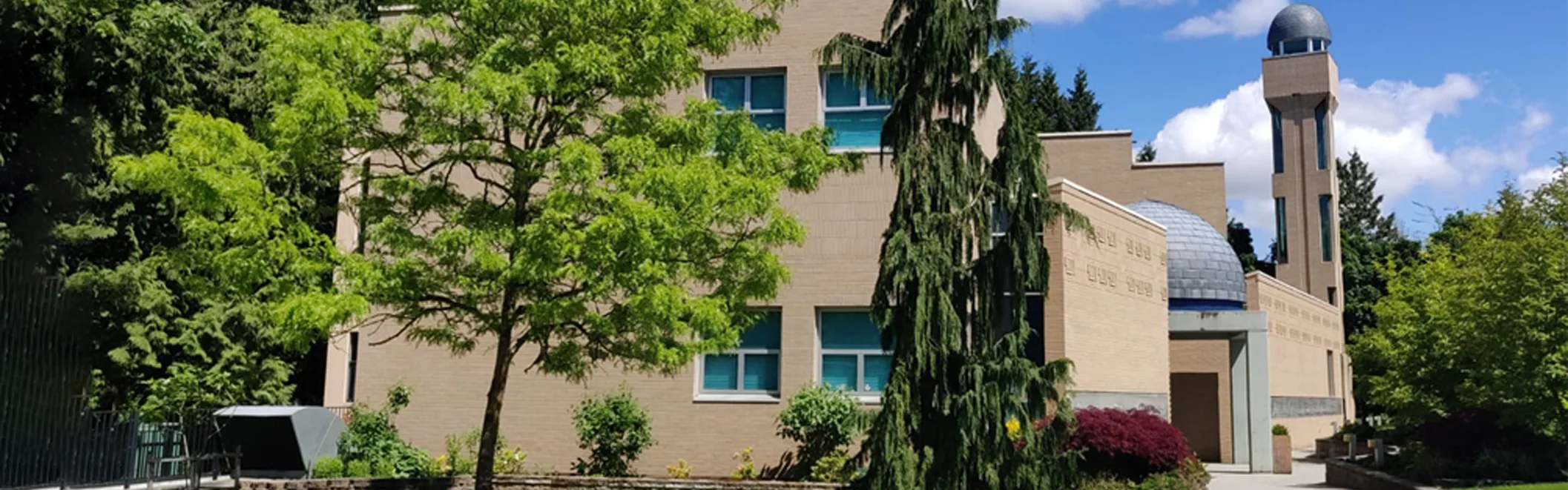 Exterior view of Masjid Al-Salaam Burnaby building